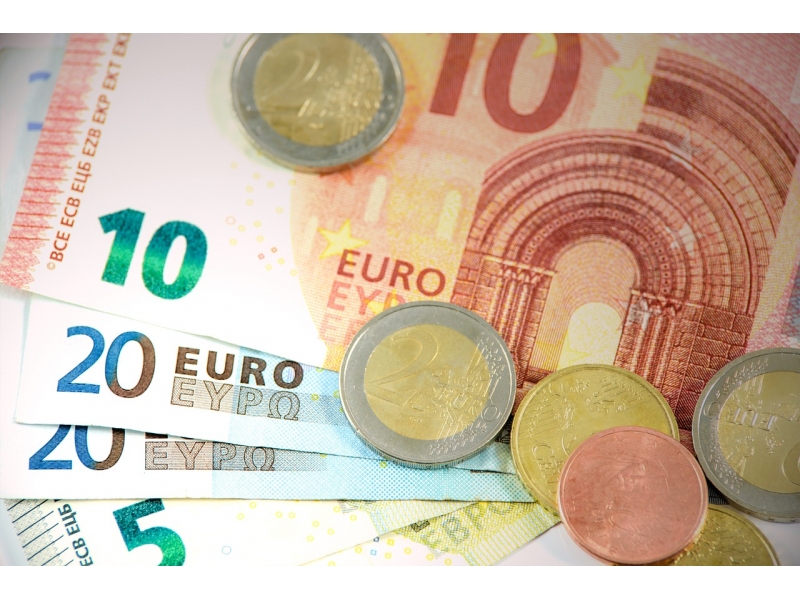 Rezervele valutare ale BNR au scazut cu peste 1.700 milioane euro